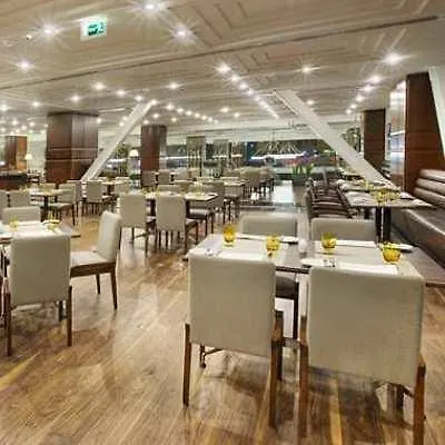 伊斯坦布尔阿弗希拉尔希尔顿逸林酒店 5*